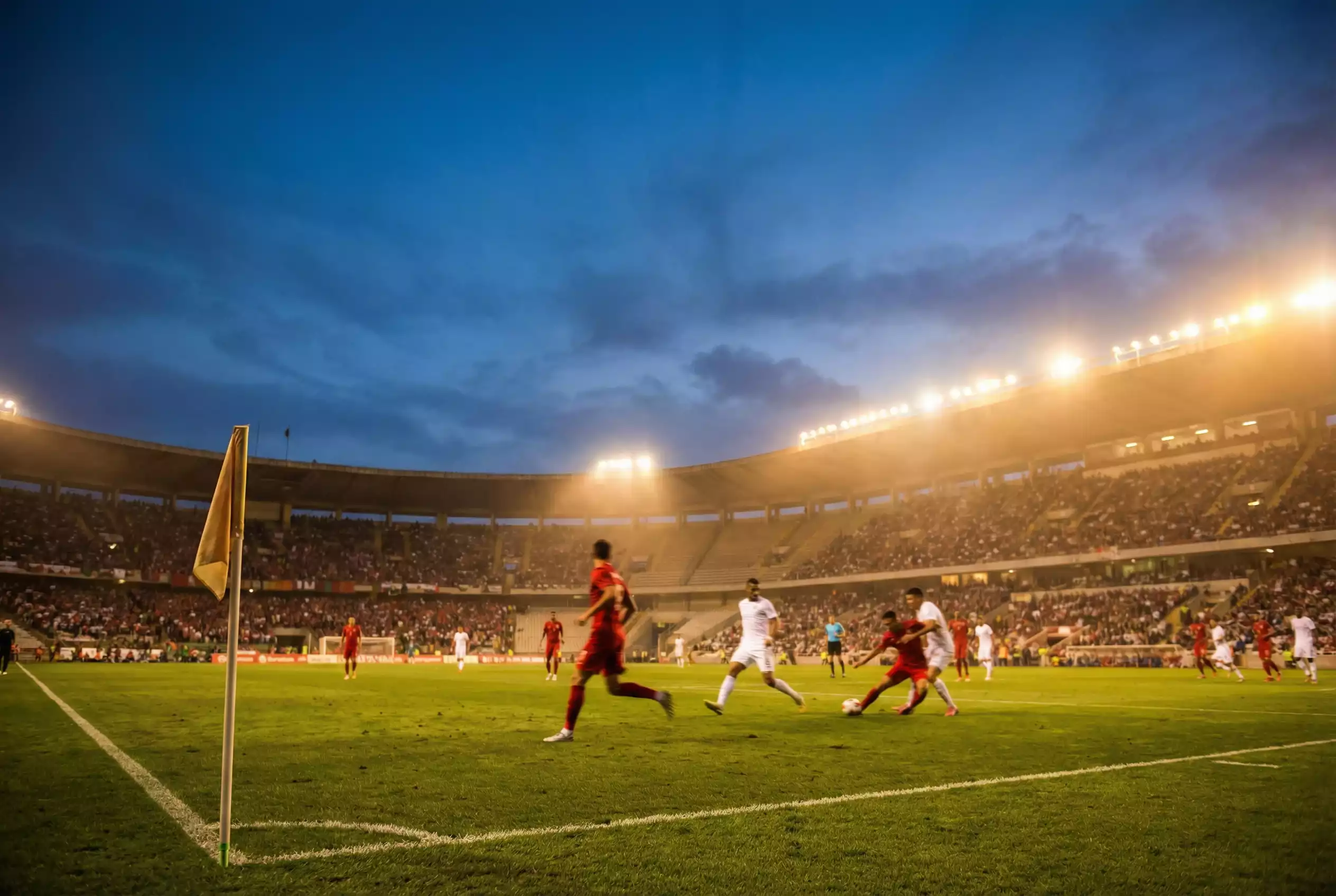 Estádio de futebol em Portugal durante um jogo da I Liga